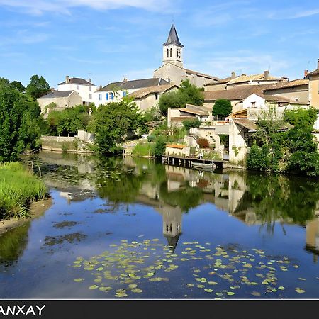 Sanxay Domaine De La Briouse Bed & Breakfast エクステリア 写真