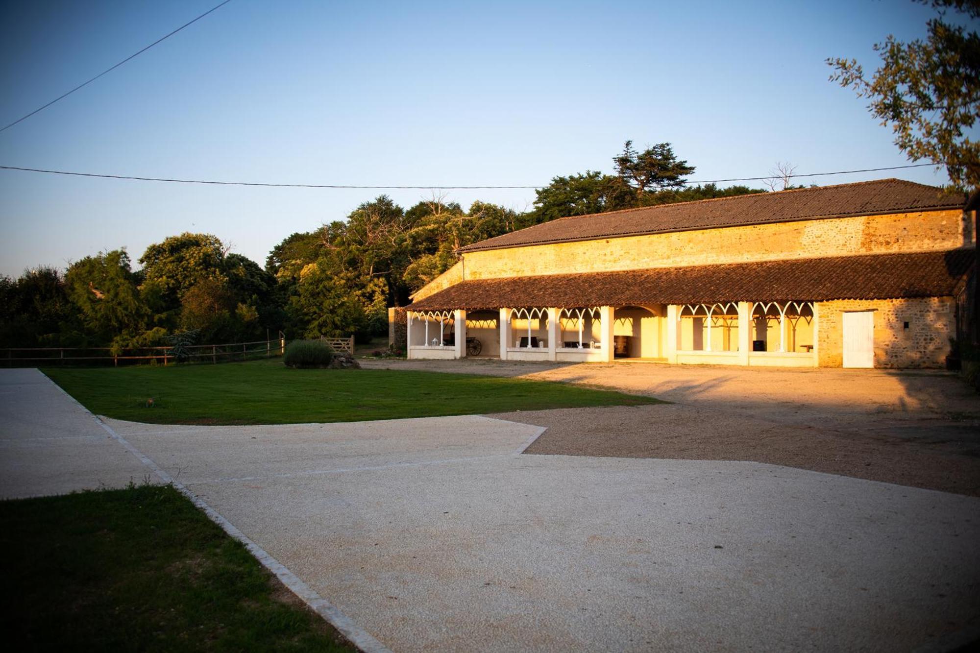 Sanxay Domaine De La Briouse Bed & Breakfast エクステリア 写真